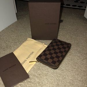 SOLD-AUTHENTIC Louis Vuitton zippy Compact Wallet